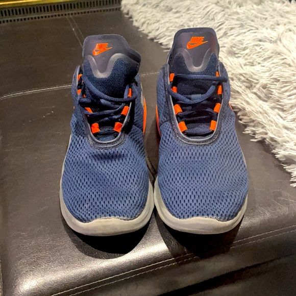 Nikes - Picture 2 of 3